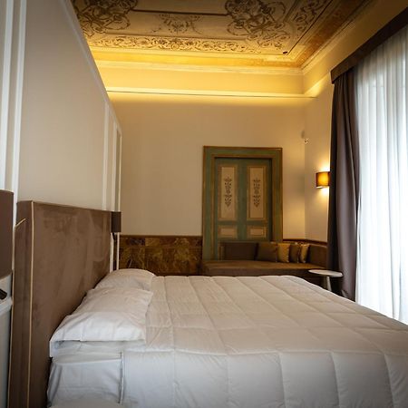 Antica Dimora Pessina Hotel เนเปิลส์ ภายนอก รูปภาพ