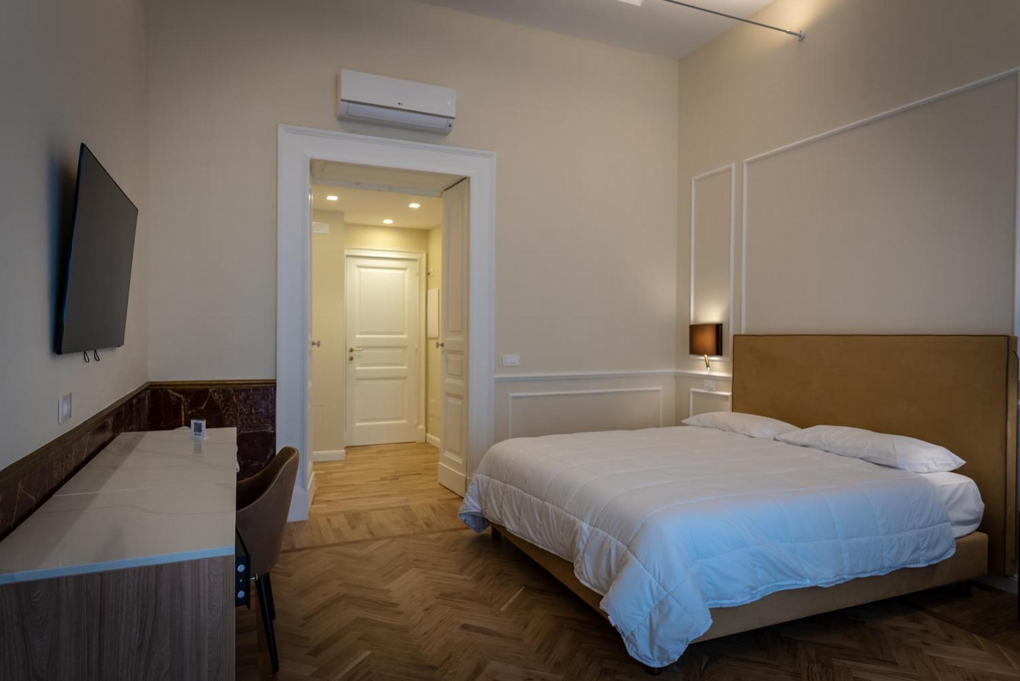 Antica Dimora Pessina Hotel เนเปิลส์ ภายนอก รูปภาพ