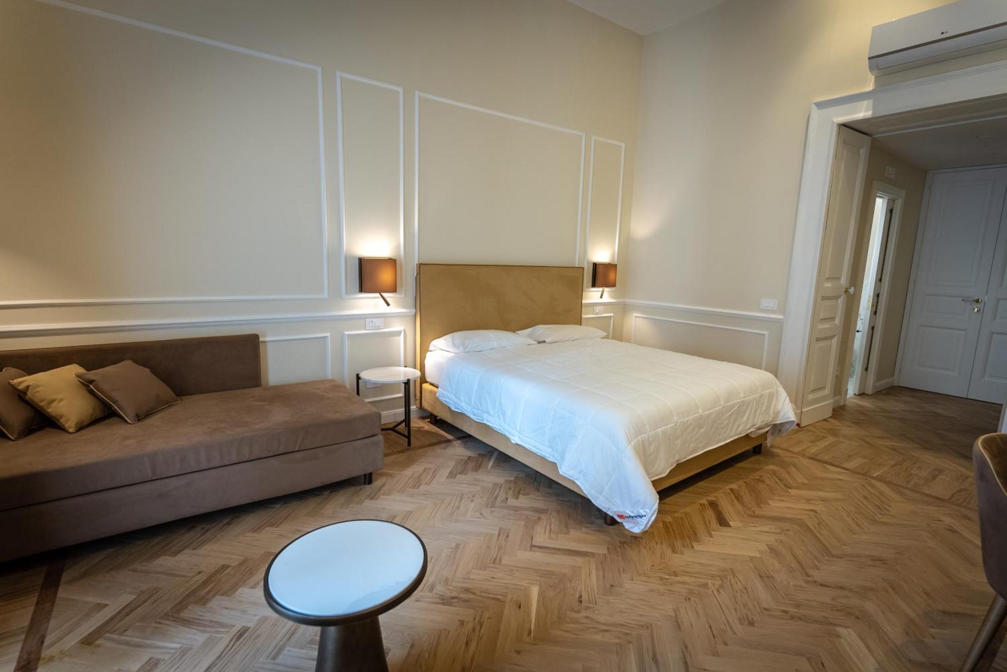 Antica Dimora Pessina Hotel เนเปิลส์ ภายนอก รูปภาพ