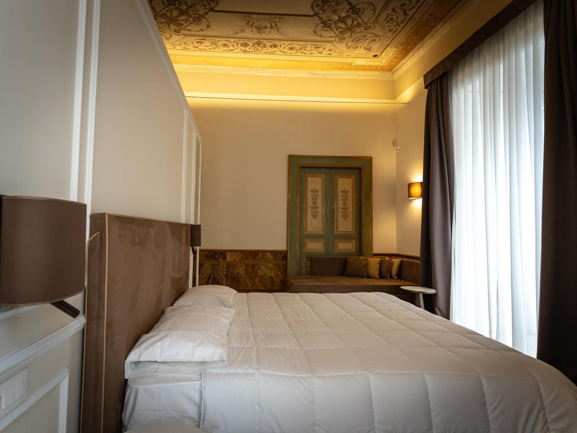 Antica Dimora Pessina Hotel เนเปิลส์ ภายนอก รูปภาพ