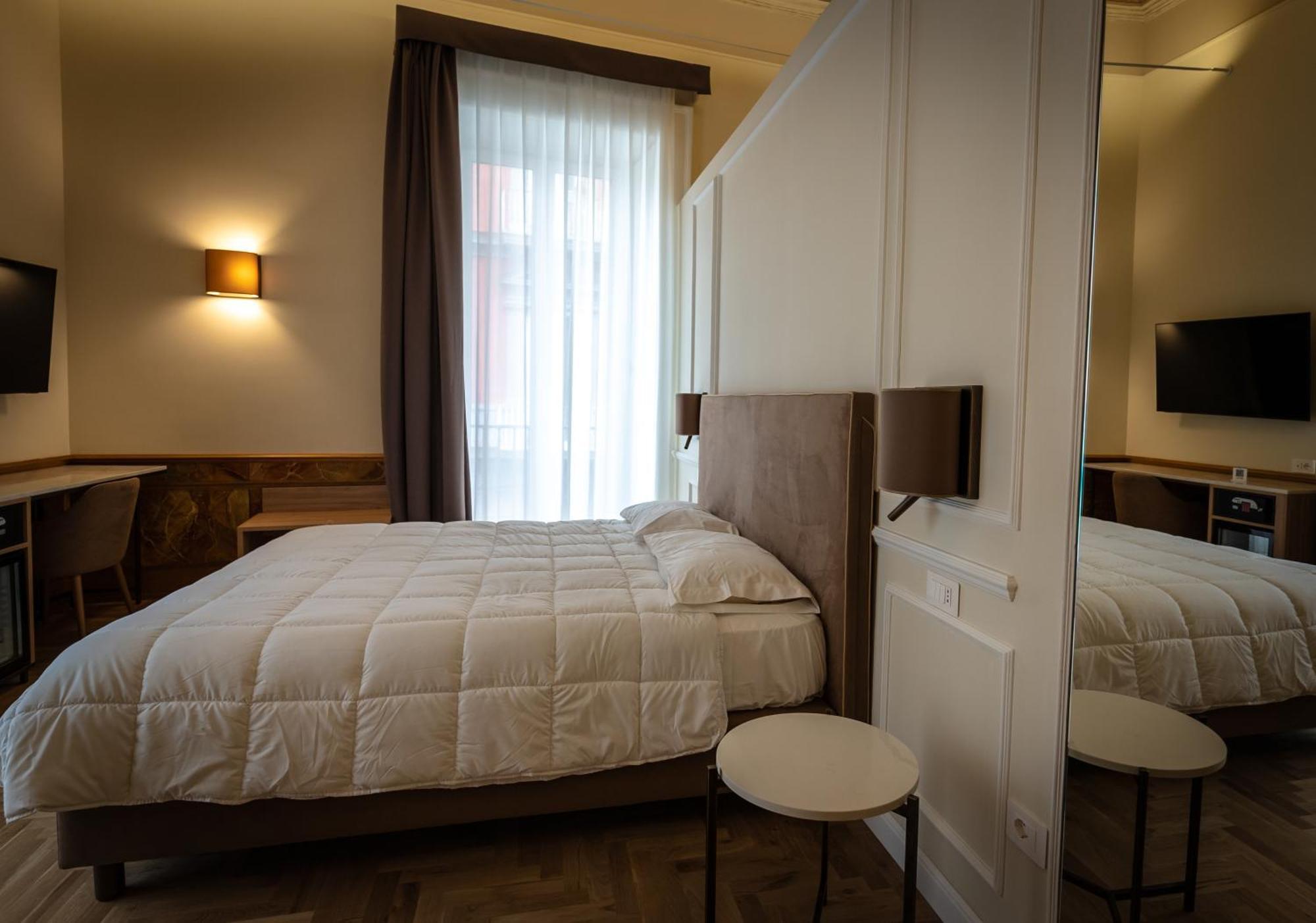 Antica Dimora Pessina Hotel เนเปิลส์ ภายนอก รูปภาพ