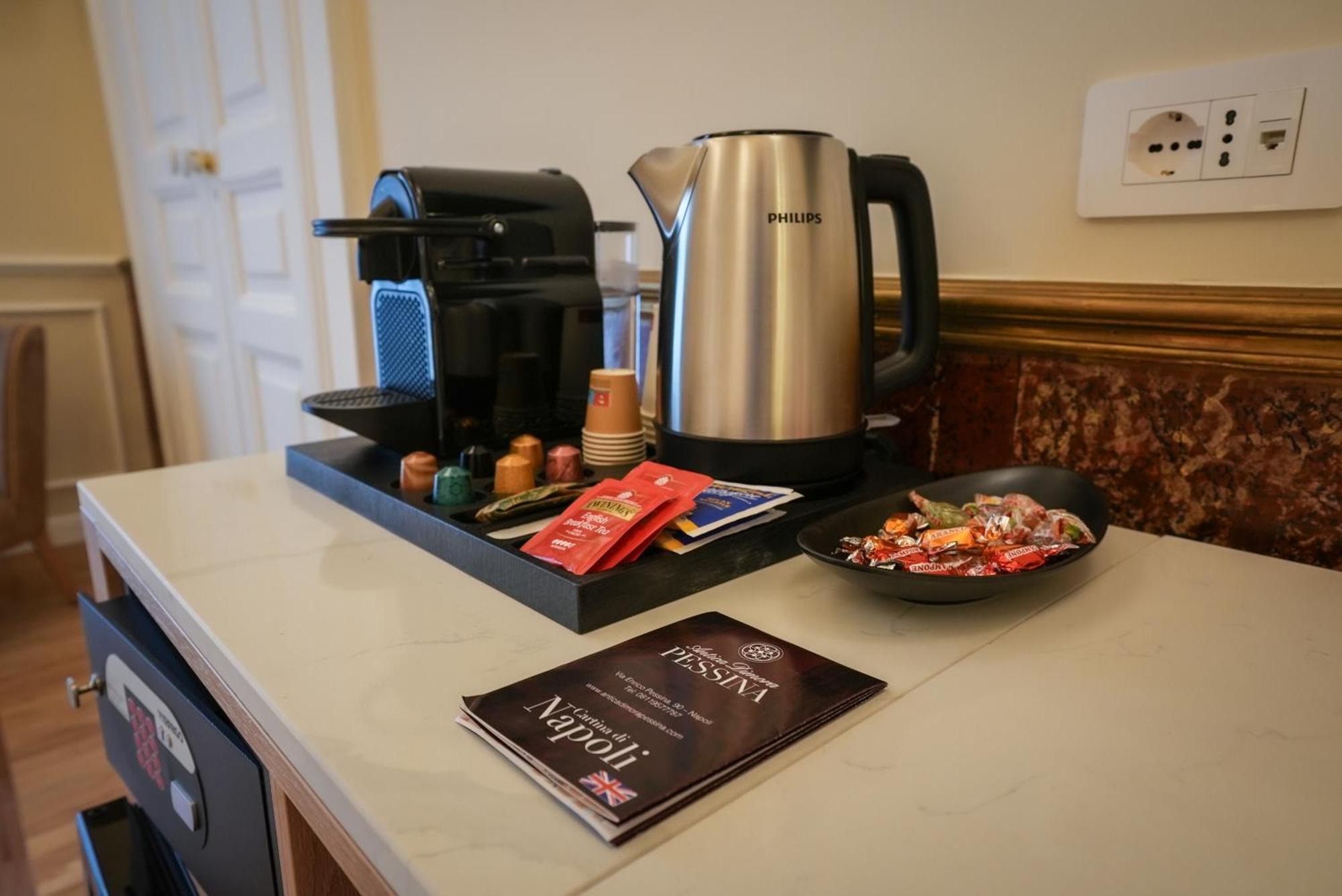 Antica Dimora Pessina Hotel เนเปิลส์ ภายนอก รูปภาพ